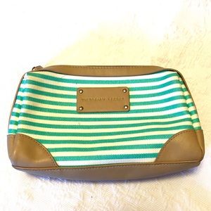 Final price ✅ Victoria’s Secret makeup bag